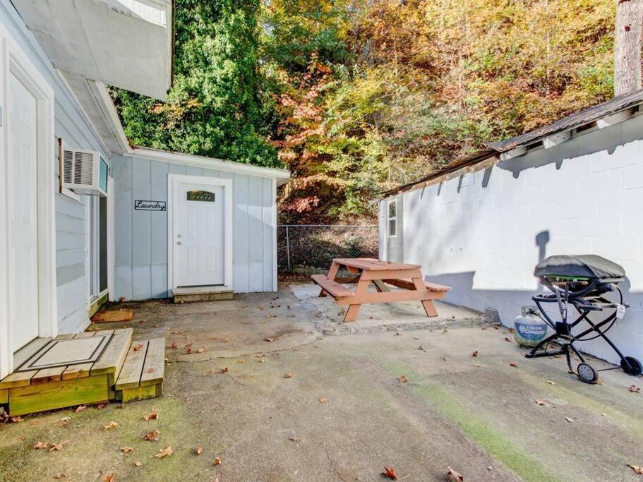 Mountain Bungalow-Walk To Downtown/Biker'S Dream! Hot Springs Exterior photo